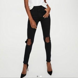 - Black Levi’s 721 High Rise Skinny Jeans